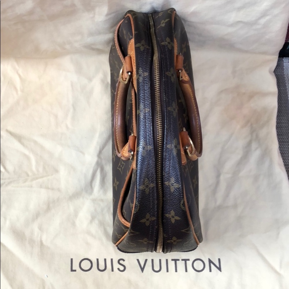 Authentic Louie Vuitton Deauville Monogram Handbag - Picture 5 of 7